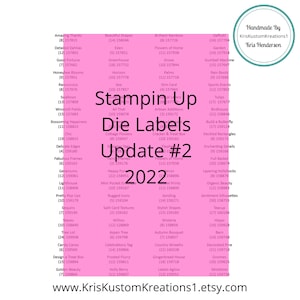 Könnte beinhalten: Ein rosa-weißes digitales Download-Blatt mit dem Text "Stampin' Up Die Labels Update #2 2022" und einer Liste von Etiketten mit Nummern und Namen, wie z. B. "Amazing Thanks", "Detailed Dahlias", "Good Fortune", "Honeybee Blooms", "Ranunculus", "Swallows", "Windmill Fields", "Blossoming Happiness", "Chic", "Delicate Edges", "Fabulous Frames", "Geraniums", "Lighthouse", "Pretty Pop Ups", "Sequins", "Waves", "Tree Lot", "Candy Canes", "Design a Treat Box", "Golden Beauty", "Beautiful Shapes", "Eden", "Greenhouse", "Horizon", "Sea", "Brilliant Rainbow", "Flowers of Home", "Grove", "Paims", "Slim Card", "All That", "Cottage Flowers", "Artisan Additions", "Cracker & Treat Box", "Flowers of Home", "Happy For", "Mini Pocket En", "Rugged icons", "Split Card Textures", "Willow", "Aspen Tree", "Celebrations Tag", "Frosted Flurry", "Holly Berry", "eron", "al Prints", "Sending", "Stylish Shapes", "Wisteria", "Autumn Bouquet", "Country Wreaths", "Gingerbread House", "Labels Aglow", "Daffodil", "Garden", "Gumball Machine", "Rain Boots", "Sports Events", "Tulips", "Birdhouse", "Build a Butterfly", "Deckled Rectangles", "Enchanting Details", "Full Basket", "Layering Hollyhocks", "Organic Beauty", "Sentiment Silhouettes", "Teacup", "Hippo", "Barn", "Decorated Pine", "Gnomes", "Mistletoe".