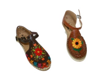 Ladies Closed Toe Genuine Authentic Mexican Leather / Flower Embroidery Sandals