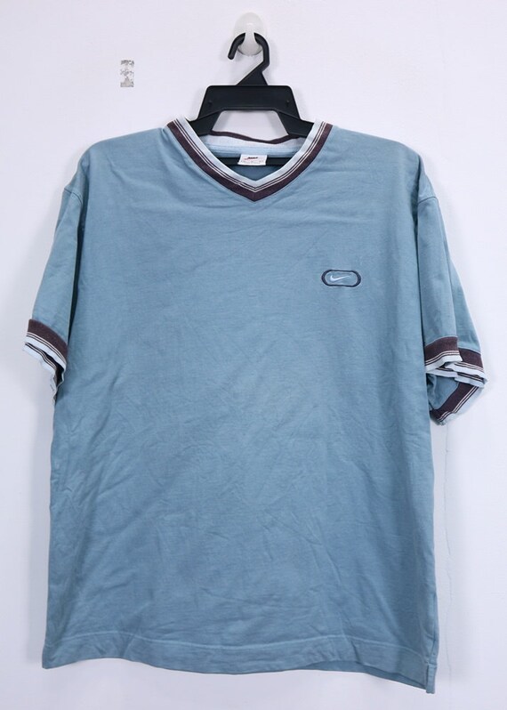 small nike logo t shirt