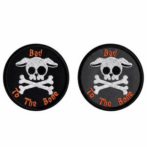 Bad to the Bone Hundeschädel Gestickter Aufnäher - Wahl zwischen Schwarz oder Grau - Biker Welpe Aufbügler - Punk Haustier Weste Accessoire