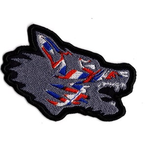 Peut inclure: Patch thermocollant brodé représentant une tête de loup grise avec des rayures rouges, blanches et bleues.