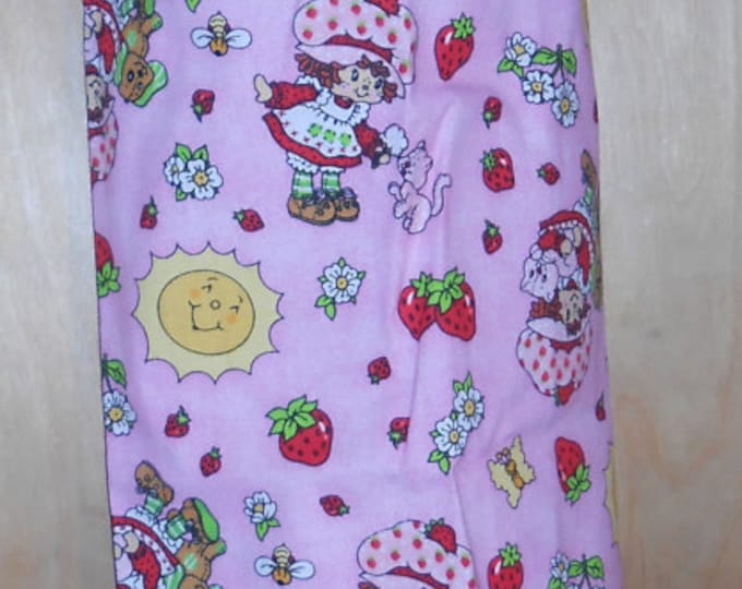 225# Plastic Grocery Bag Holder  Strawberry Shortcake plastic bag holder