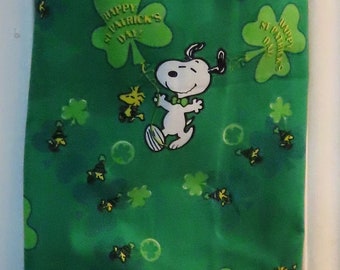 377# Plastic Grocery Bag Holder St. Patrick's Day Snoopy Peanuts  Plastic Bag Holder