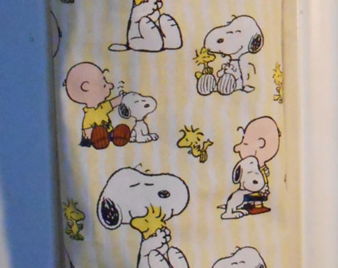 409# Plastic Grocery Bag Holder  Peanuts Snoopy and Friends Plastic Bag Holder