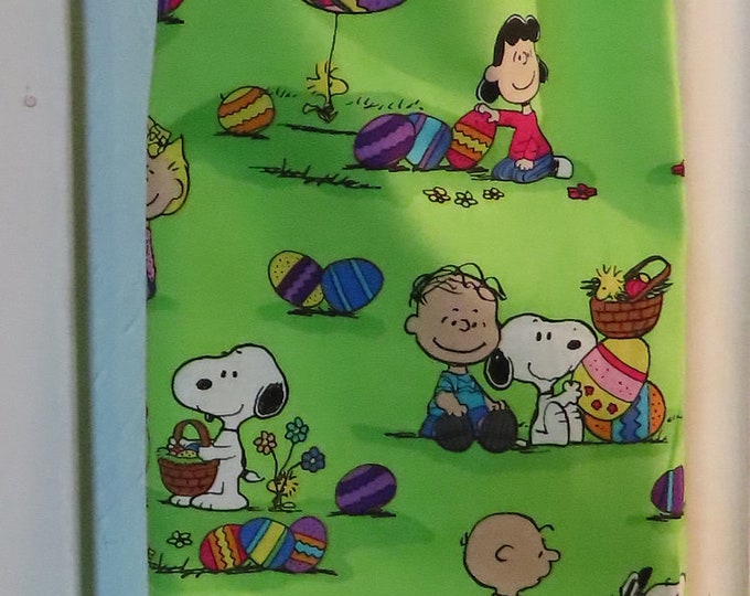 341# Plastic Grocery Bag Holder  Easter Snoopy Peanuts  Plastic Bag Holder