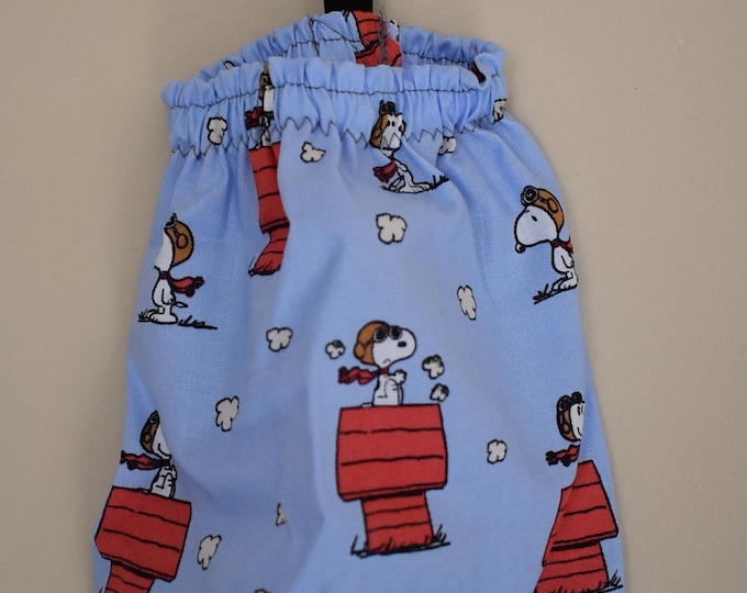 212# Snoopy the Pilot Plastic Grocery Bag Holder