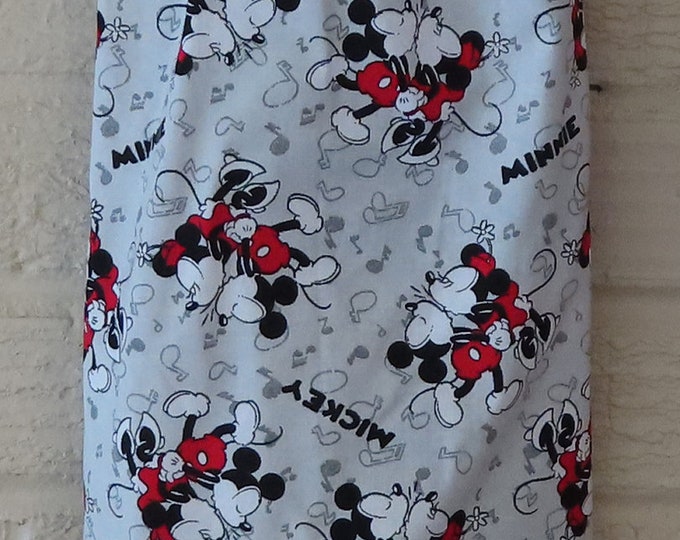 109# Mickey and Minnie Plastic Grocery Bag Holder