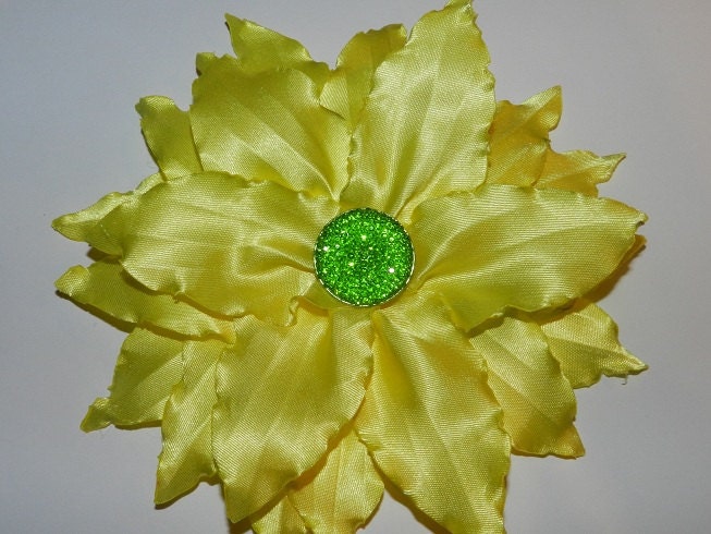 Tutorial PDF per realizzare fiori in tessuto_per spilla, fermaglio per capelli o spilla a forma di giglio!