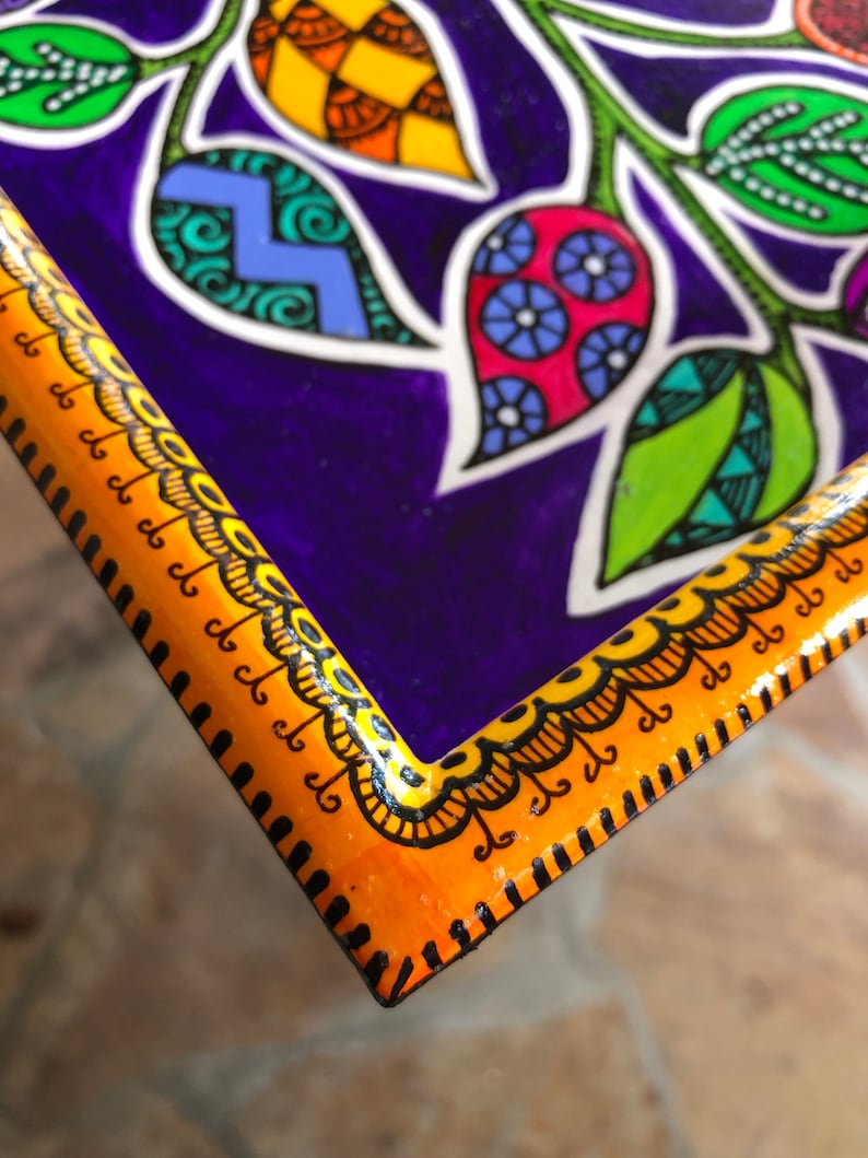Happy Chameleon!!! Hand painted TV dinner table