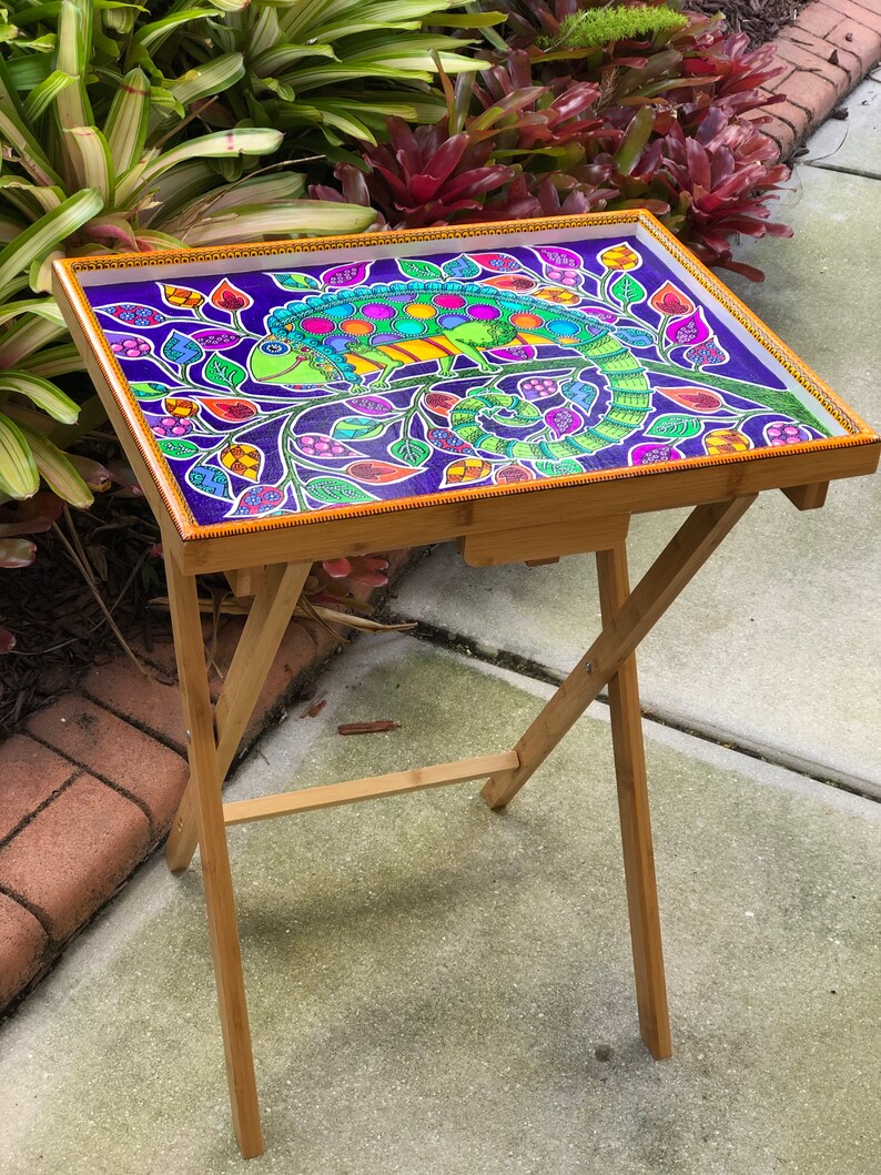 Happy Chameleon!!! Hand painted TV dinner table