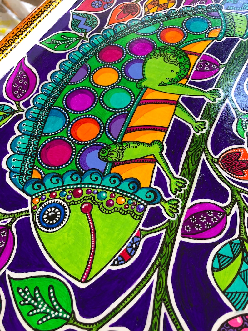 Happy Chameleon!!! Hand painted TV dinner table
