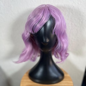 Pastel Taro Purple Short Wavy Wig - Dark Root Curly Center Part Bangs Kawaii Pastel Goth Rave Cosplay Halloween Costume Hair - Ready to Ship