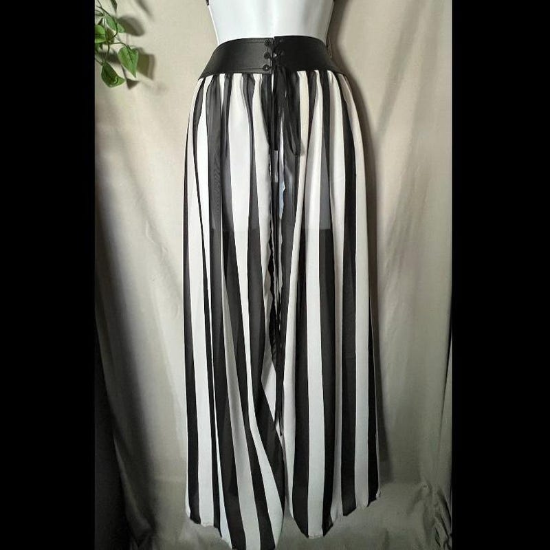 BLACK & WHITE STRIPE TOP WITH KHAKI SKIRT DRESS main image 0