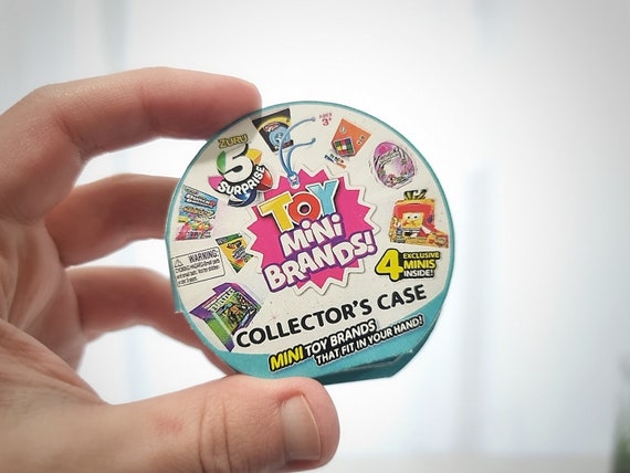 Mini Brands Series 4 Collectors Case with 5 Exclusive Minis by Zuru