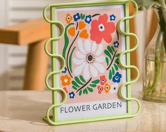 Modern Wavy Metal Photo Frame – Pastel Green Tabletop Frame – Minimalist Decorative Picture Frame for Shelf or Desk