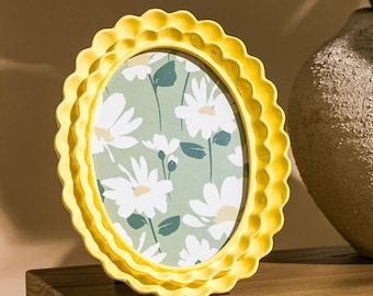 Yellow Wavy Oval Photo Frame – Retro Ceramic Picture Frame for 4x6 Photos – Bright & Cheerful Tabletop Decor