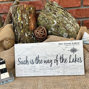 Dies ist die Laser gravierte dekorative Porzellanfliese Way of the Lakes