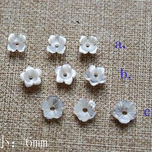 20pcs 6mm Naturale MOP Fascino Fascino Ciondoli Madre di Perle Fiori Intagliati B040105