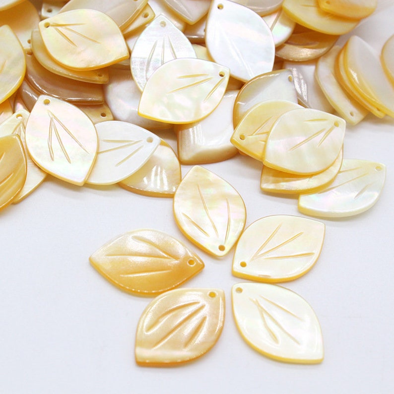 20pcs 12x18mm MOP Petals Beads Mother of Pearl Carved Petals Beads B090146-1