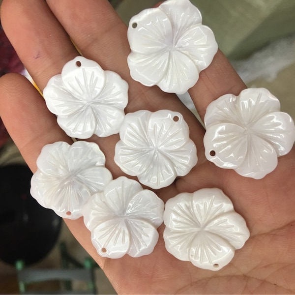 20pcs 25mm Natural Freshwater Shell Carved Flower Charm Pendentif HG001