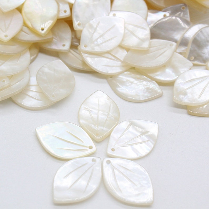 20pcs 12x18mm MOP Petals Beads Mother of Pearl Carved Petals Beads B090146-1