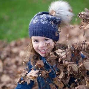 Snöflingemössa Fair Isle stickmönster för bebisar, barn och vuxna i sportvikt