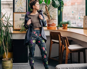 Hose Damen mit botanischem Print, Damen Jogginghose, Stretchy Yogahose, Activewear Damen, Hose für aktive Frau, Streetwear Outfit