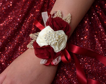 Set di fiori da polso e boutonniere color bordeaux, bordeaux, avorio, da ballo, da sposa, in chiffon di raso, con strass di perle