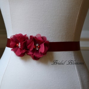 BELLA Kastanienbraune Burgund Vintage Inspirierte Brautschärpe | Chiffon Blumen Brautkleid Schärpe | Brautgürtel-Band | Brautjungfern Kind Mädchen Schärpen