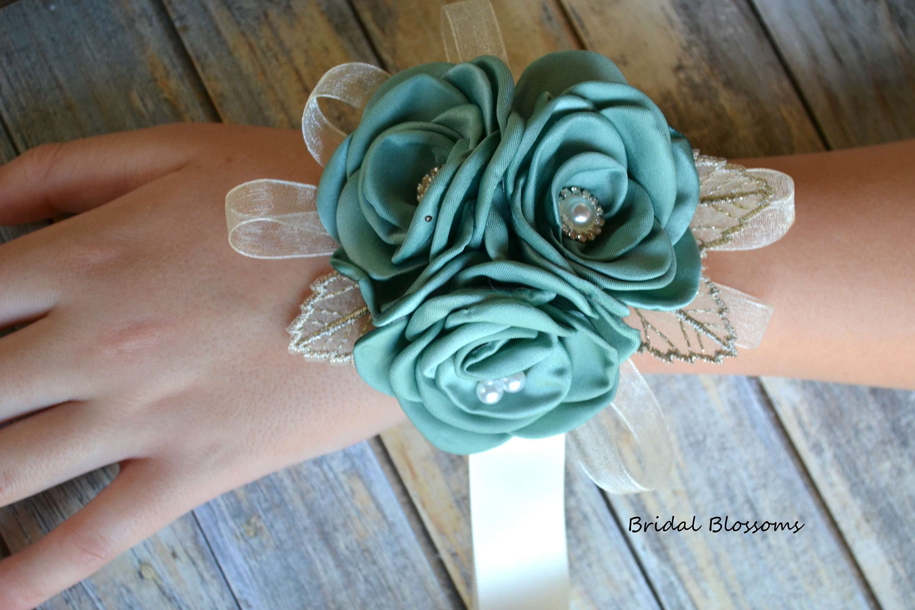 green area dress White and Sage Shoulder Corsage main image 0