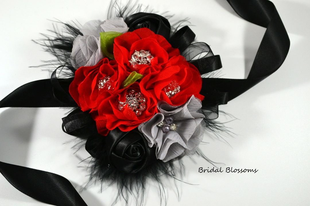 ★EMIS★ CORSAGE FLAT BAGIVORY m1037_1446245 All Buttoned Up Corsage in Metairie LA - Villere's Florist