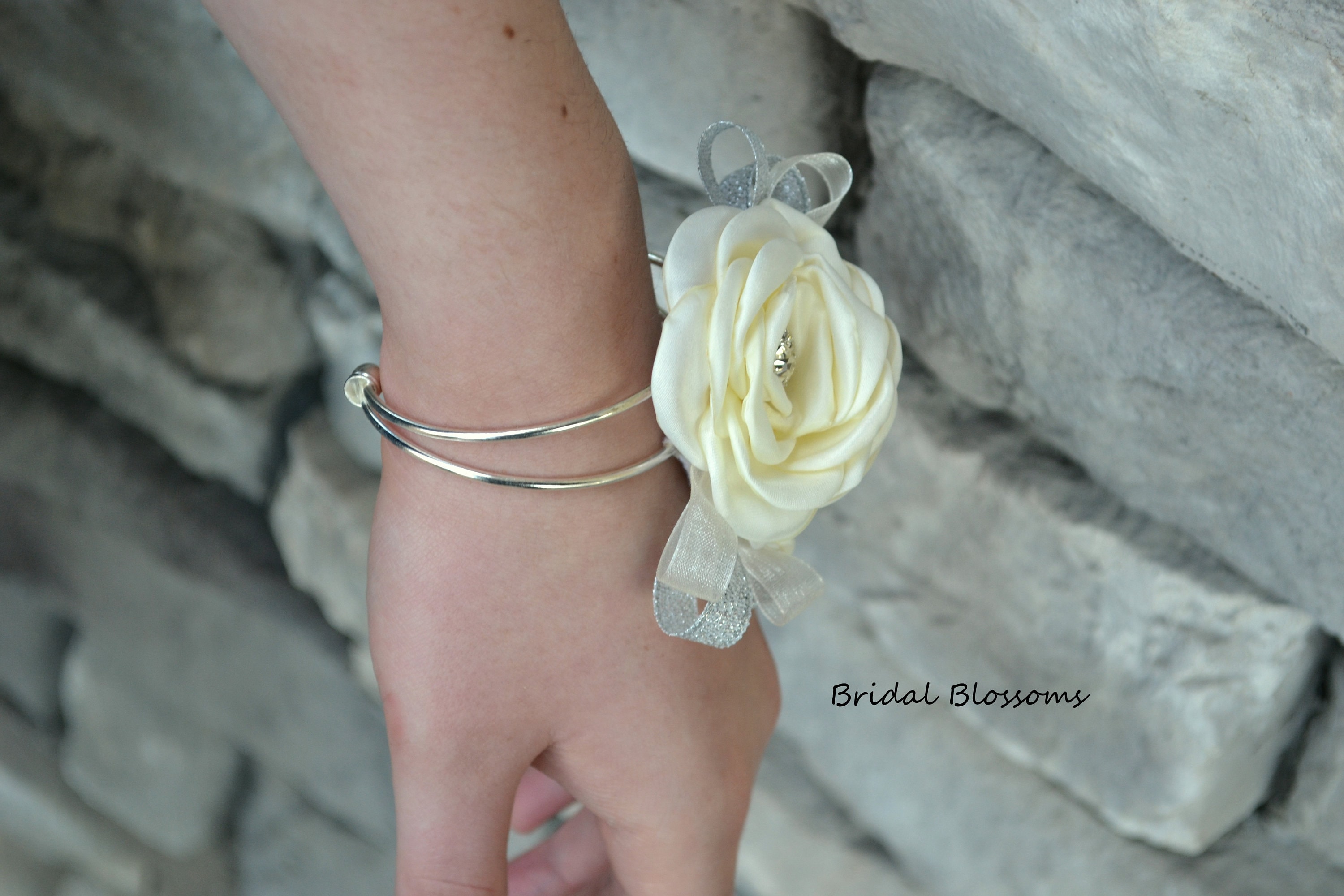 ★ PISCESS★ PP Flower Bracelet Ivory 5006698221 61KNv+dgVHL._UF350,350_QL50_.jpg
