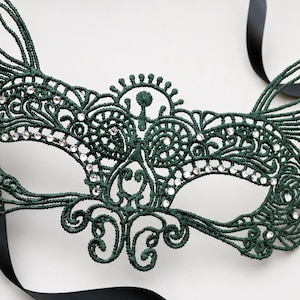 Rhinestone Embellished GREEN Lace Cat Masquerade Mask - Embroidery Masks - Halloween Ball Party Wedding Phantom Mardi Gras Costume A11