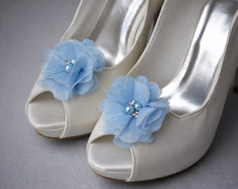 Elegantes clips para zapatos de novia en azul claro: para bodas, damas de honor, madres de la novia, graduaciones. Colores personalizados disponibles. Something Blue.
