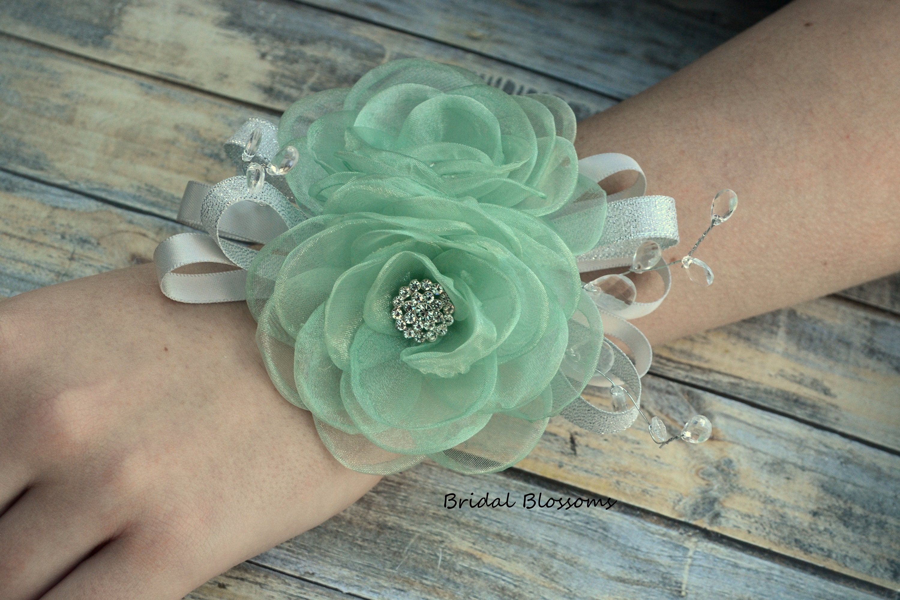 Mint green boutonniere deals