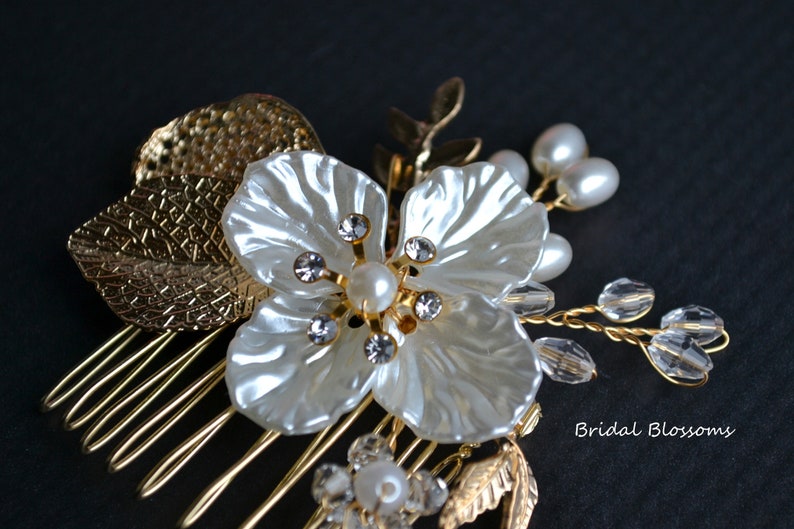 Vintage Inspired Wedding Hair Accessories Petite Gold Leaf Flower Pearl Hair Comb Prom Homecoming Hair Pin Headpiece Fascinator