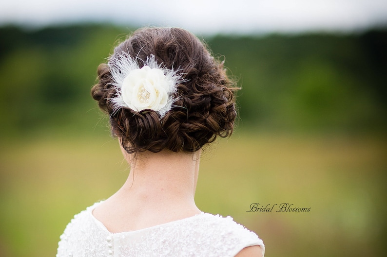 Rosa Chiffon Blumen Haarspange Vintage inspirierte Braut Haarteil Hochzeit Fascinator Blumenmädchen Federn Perle Strass Weiß Bild 8