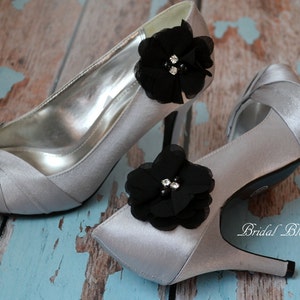 à pinces à chaussures noires duveteuses en mousseline de soie Perle strass Mariage Nuptiale Fleurs chaussures Cadeau de mariée demoiselle d'honneur Fleurs en tissu image 4