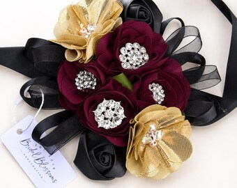 Set di fiori riutilizzabili da polso e boutonniere in oro nero bordeaux - Fiori da ballo in chiffon e raso con strass, fiori da matrimonio