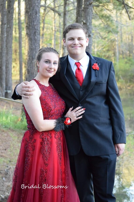 Red and black prom couples new arrivals