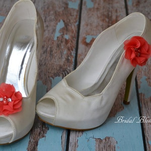 à pinces à chaussures noires duveteuses en mousseline de soie Perle strass Mariage Nuptiale Fleurs chaussures Cadeau de mariée demoiselle d'honneur Fleurs en tissu image 5