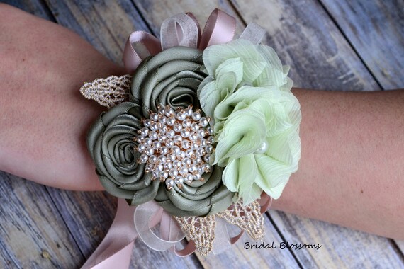 Harmtty Elegant Fine Texture Wrist Flower Beautiful Stylish Faux Silk Flower Artificial Flower Wristband For Wedding Green
