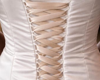 Amplia gama de colores disponibles - Cinta de corsé de satén color champán: Cordones para vestidos de novia - Agujas metálicas