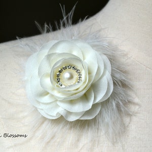 Zierliche Ivory Chiffon Blumen Brosche Corsage | Vintage Inspirierte Braut Anstecknadeln | Pin On Rose Mutter Großmutter Hochzeit Feder Corsage Perle