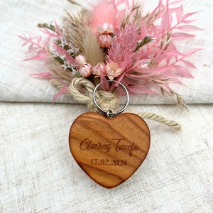 Gastgeschenk Hochzeit, Holzherz mit Gravur und Trockenblumensträußchen,  Namensschilder Holz, Tischkarten, Platzkarten