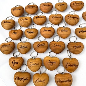 Gastgeschenke Hochzeit Herz rd. auf Wunsch mit Gravur, Namensschilder Holz, Tischkarten, Platzkarten, Namenskarten, Holzgravur