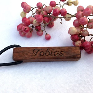 Platzkarten aus Holz Gastgeschenk zur Hochzeit Taufe oder Geburtstag Tischdeko personalisiert Bild 2