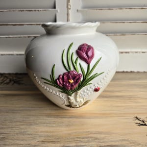 Vase en céramique vintage World Market, images florales en 3D de fleurs, d'abeilles et de coccinelles
