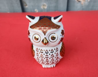 Imari Japan Porcelain Owl Figurine With Gold Gilt Design Accents