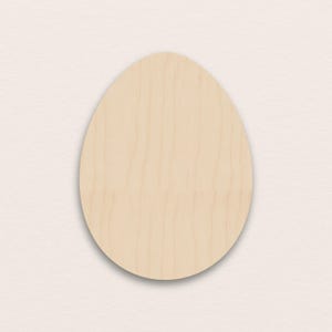 Può includere: Un ritaglio di legno a forma di uovo, perfetto per l'artigianato e la decorazione. L'uovo è realizzato in legno chiaro con una superficie liscia e venature visibili. È una tela bianca per dipingere, disegnare o altri progetti creativi. Ideale per lavori artigianali a tema pasquale o primaverile.